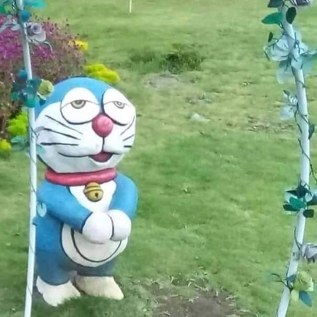 Ngarep Keren, 10 Potret Patung Ini Malah Jadi Bahan Ketawa!