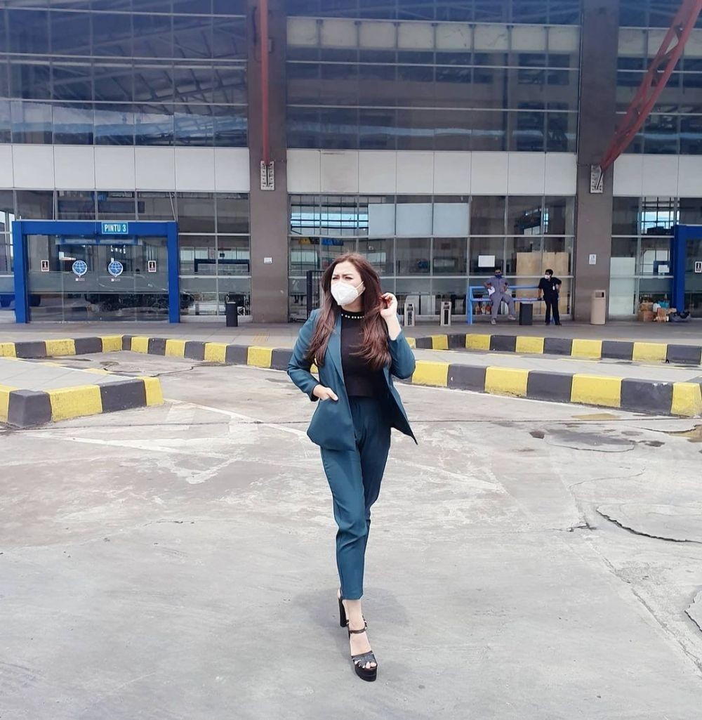 Vicky Shu Kini Ibu Dua Anak, 10 Potret Terbaru Makin Segar Bugar