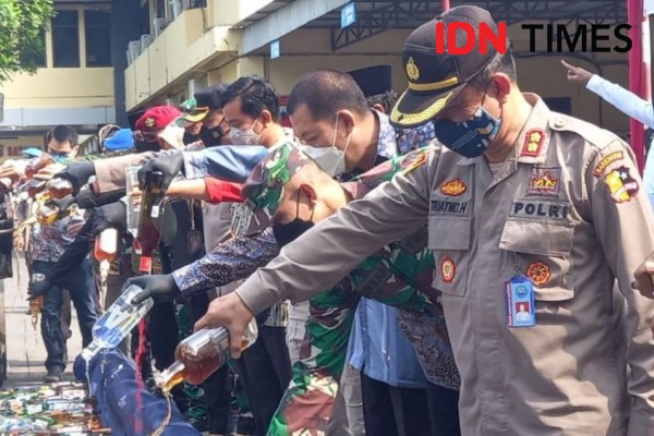 1.315 Liter Ciu Dimusnahkan di Solo Jelang Lebaran