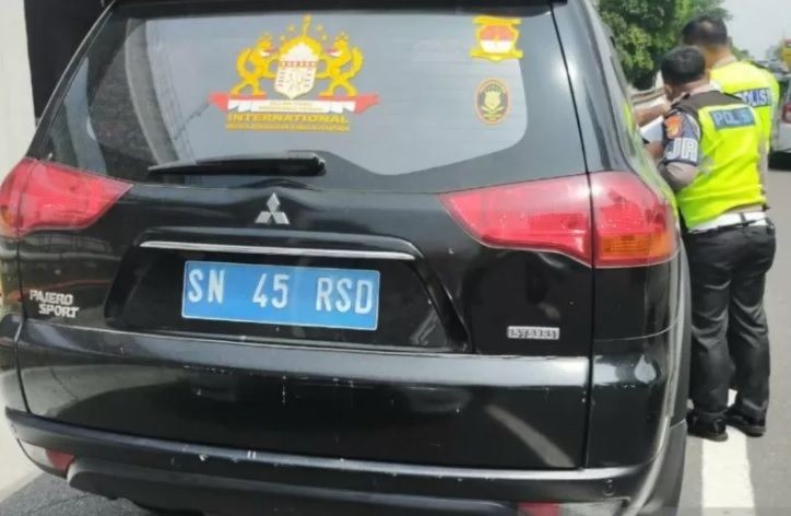 Jenderal Kekaisaran Sunda Ditilang Polisi, Ini Sanksinya!