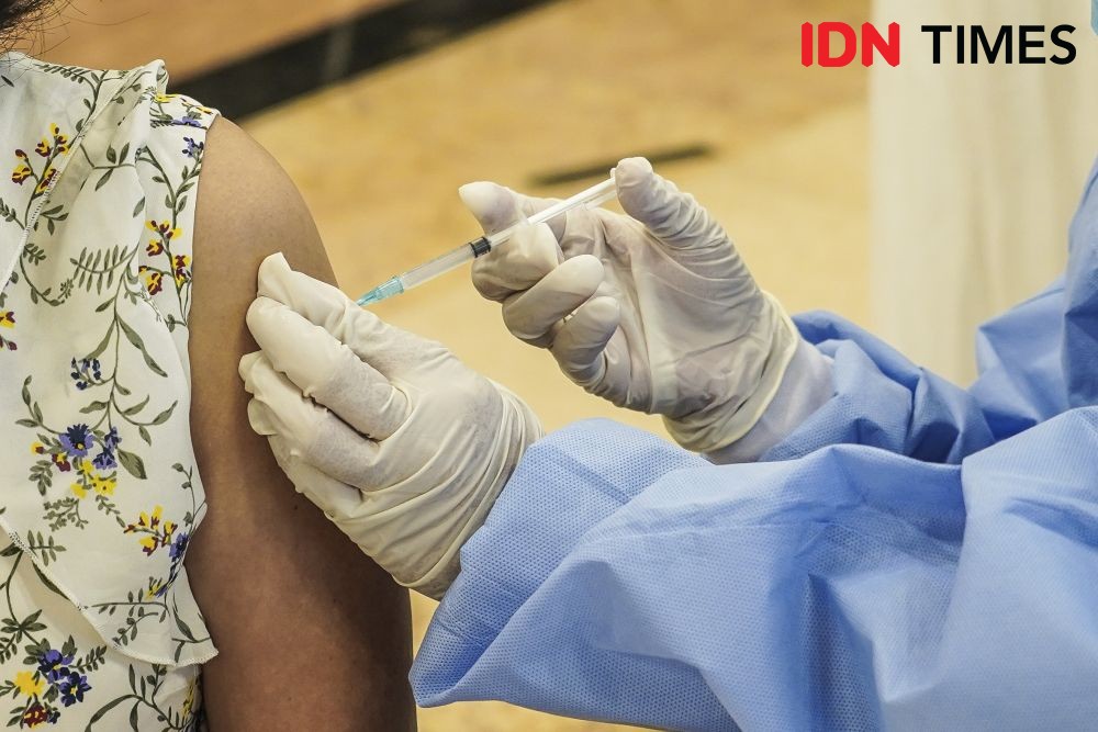 Kendala Vaksinasi Lansia di Makassar: Banyak yang Tekanan Darah Tinggi