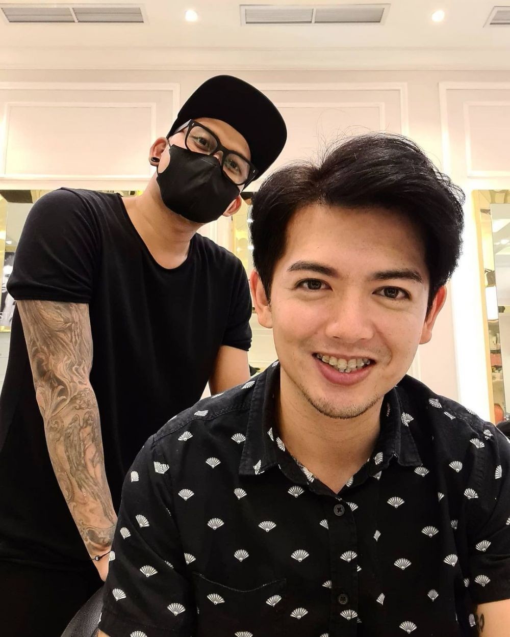 Kok Bisa Sih? 10 Artis Potong Rambut di Salon Sama