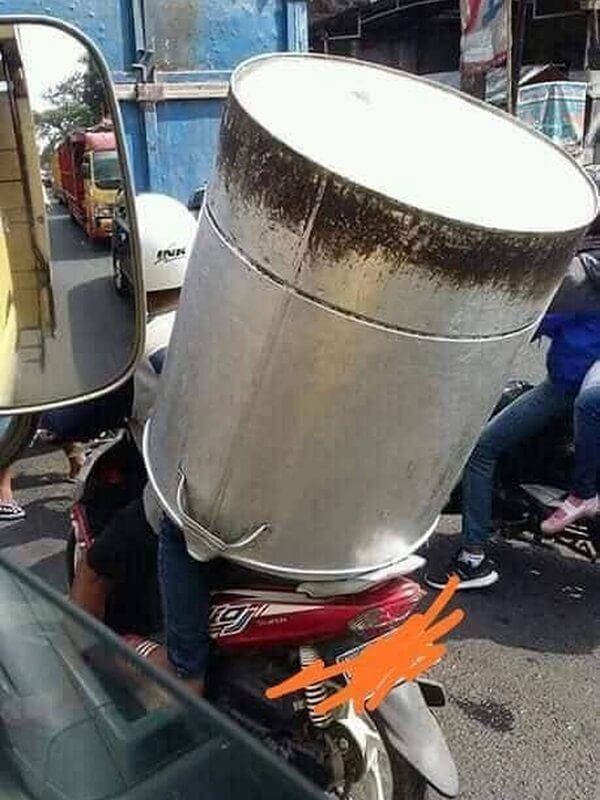 10 Potret Kocak Kendaraan Bawa Muatan Berlebihan, Heran tapi Ngakak