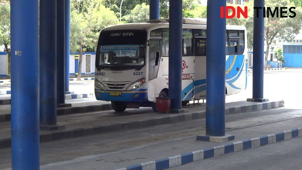 Tak Ada Bus Beroperasi, Terminal Gayatri Tulungagung Sepi Aktivitas