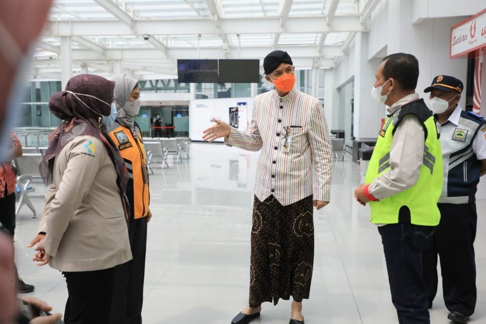 Bandara Semarang Biarkan Penumpang COVID-19 Terbang, Ganjar: Keliru!
