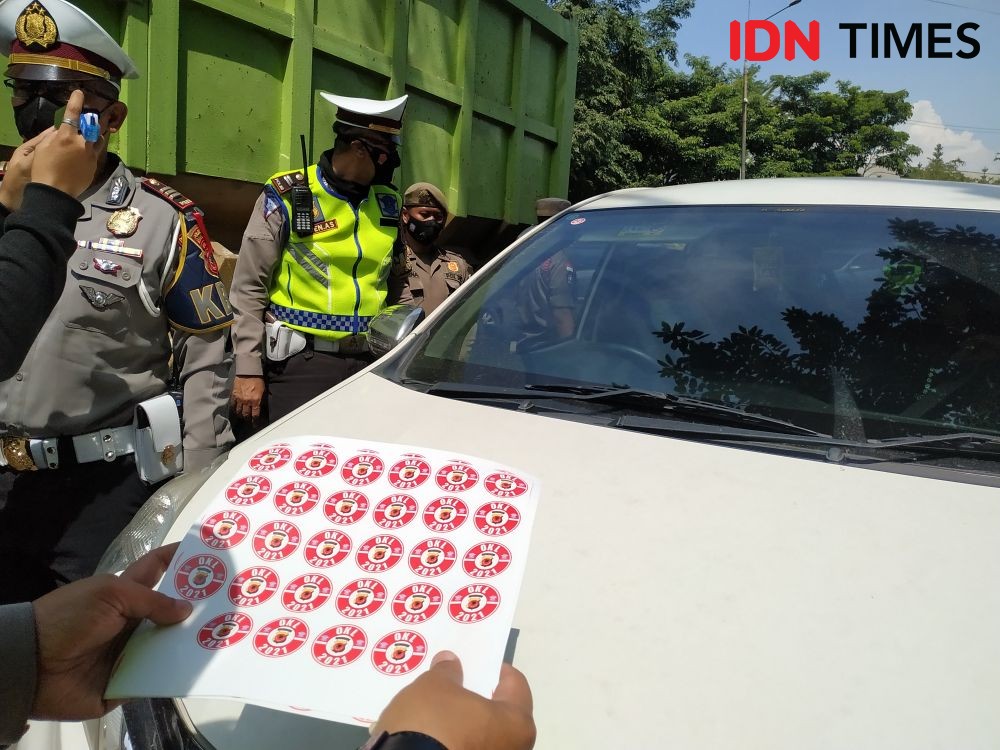 10 Potret Penyekatan Larangan Mudik Hari Pertama di Kota Bandung