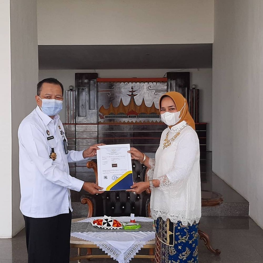 Hore! Provinsi Lampung Resmi Kantongi Sertifikat Hak Paten Kain Tapis