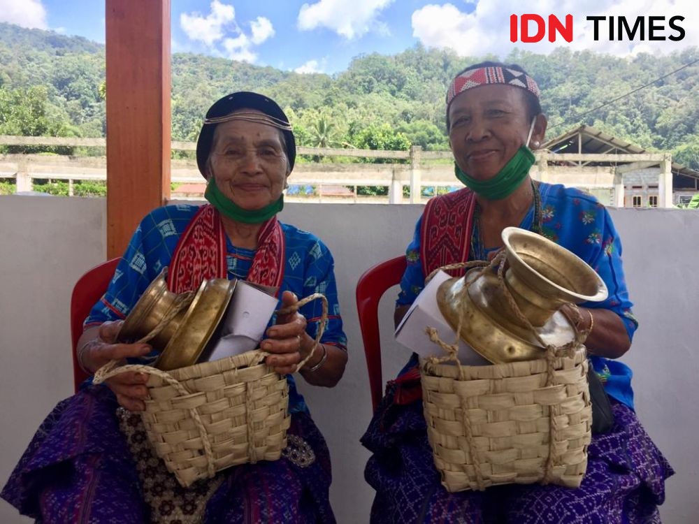 Kisah Ina Tobani, Generasi Terakhir Pembuat Kain Kulit Kayu di Sulteng