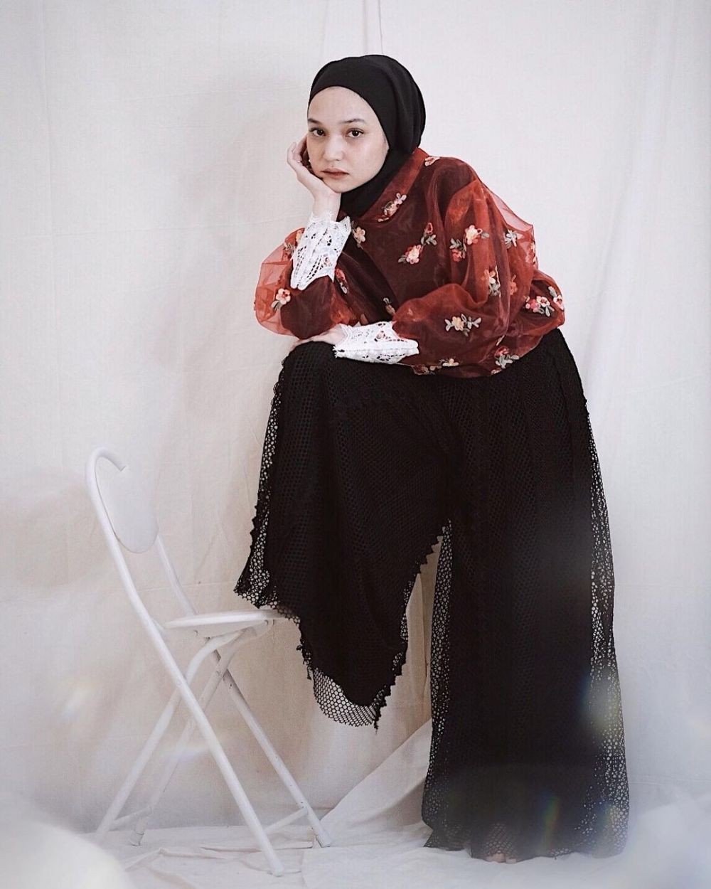 Curi Perhatian! 10 Gaya Kondangan Edgy ala Soraya Ulfa