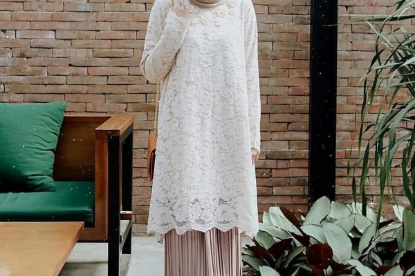 IdulFitri Makin Elegan! 9 Tunik Brokat untuk OOTD Lebaran