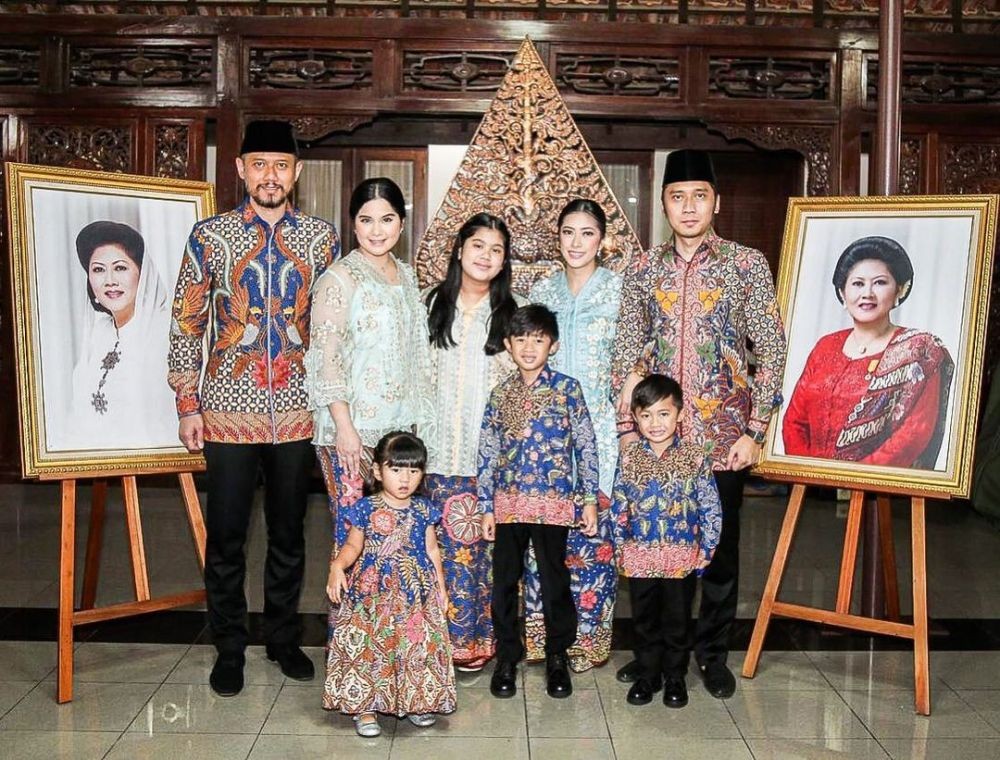 Gamis hingga Kebaya, Sontek 9 Inspirasi Busana Lebaran Keluarga 2021