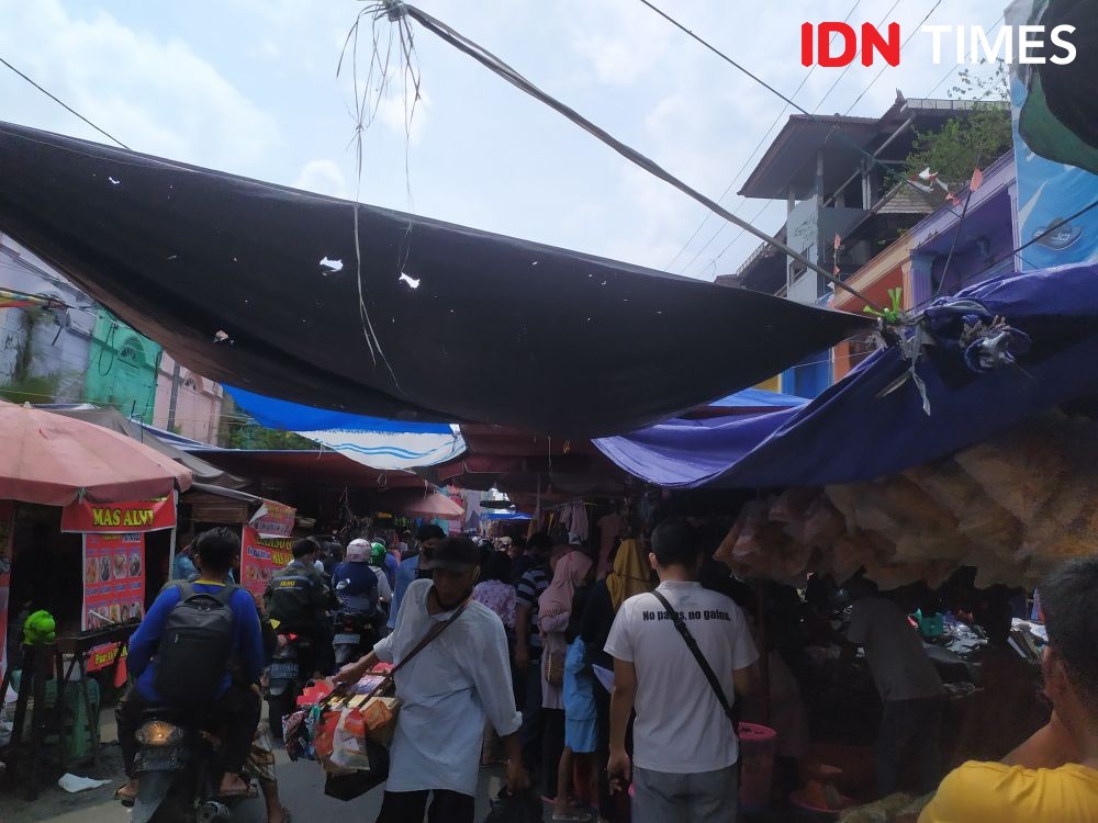 Jelang Lebaran, Pasar 16 Palembang Ramai Calon Pembeli 