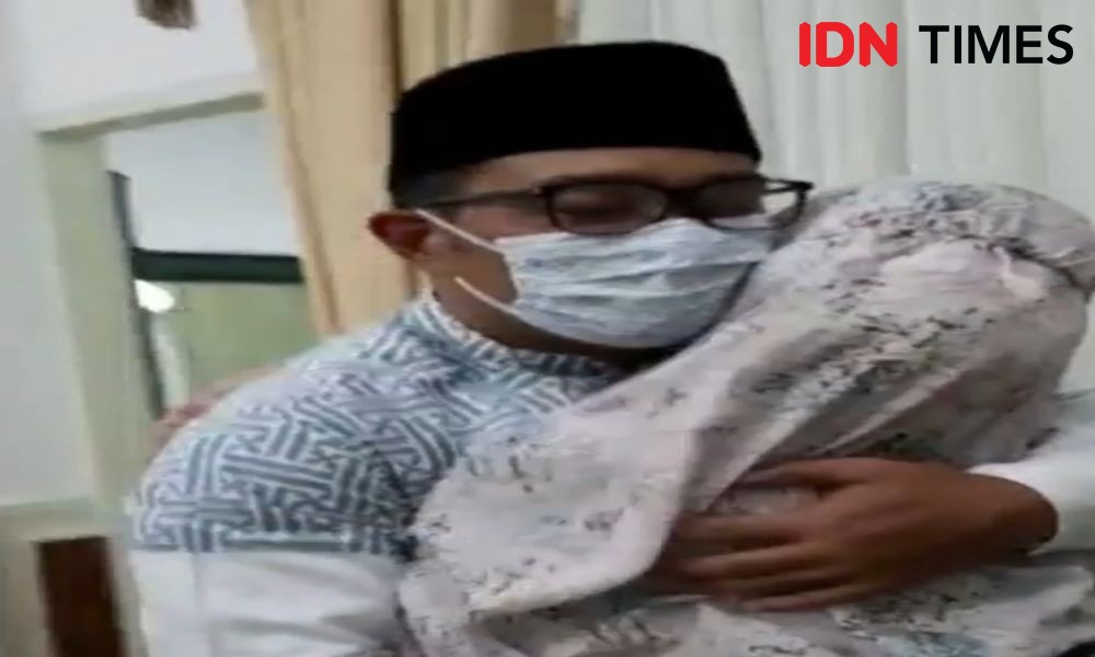 Sembuh dari COVID-19, Atalia Langsung Peluk Gubernur Ridwan Kamil