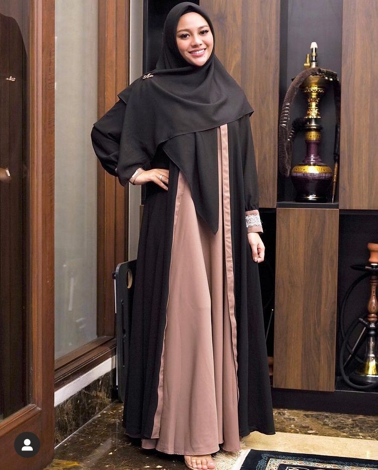 10 Potret Anggun Aurel Hermansyah Pakai Dress, Hamil Muda Memesona