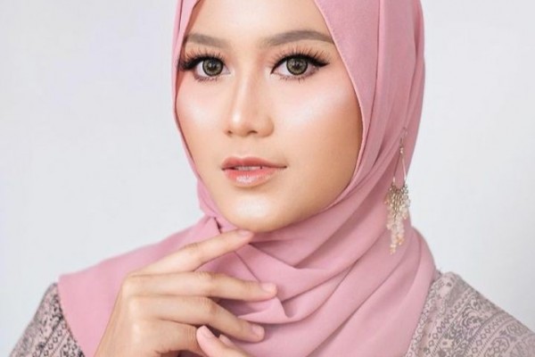 Tutorial Make Up Lebaran Awet Seharian Ala MUA Lampung Rangga Juans