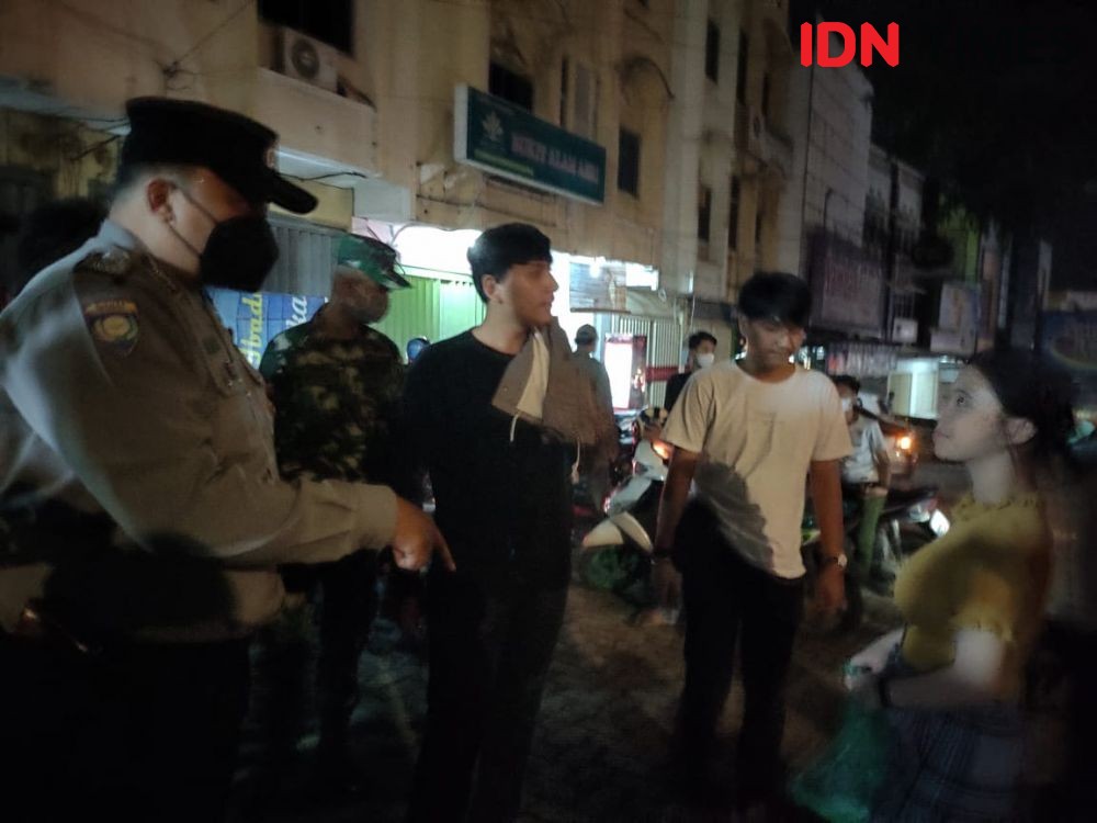 Satgas COVID-19: Kerumahan di Kafe Bandar Lampung Abaikan Prokes