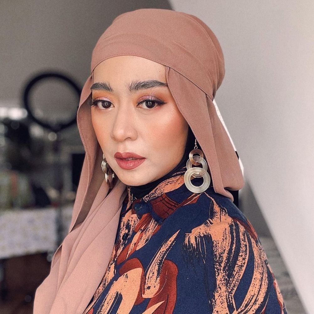 Flawless buat Silaturahmi Virtual! 10 Inspirasi Makeup buat Lebaran