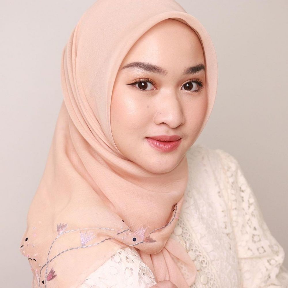 Flawless buat Silaturahmi Virtual! 10 Inspirasi Makeup buat Lebaran