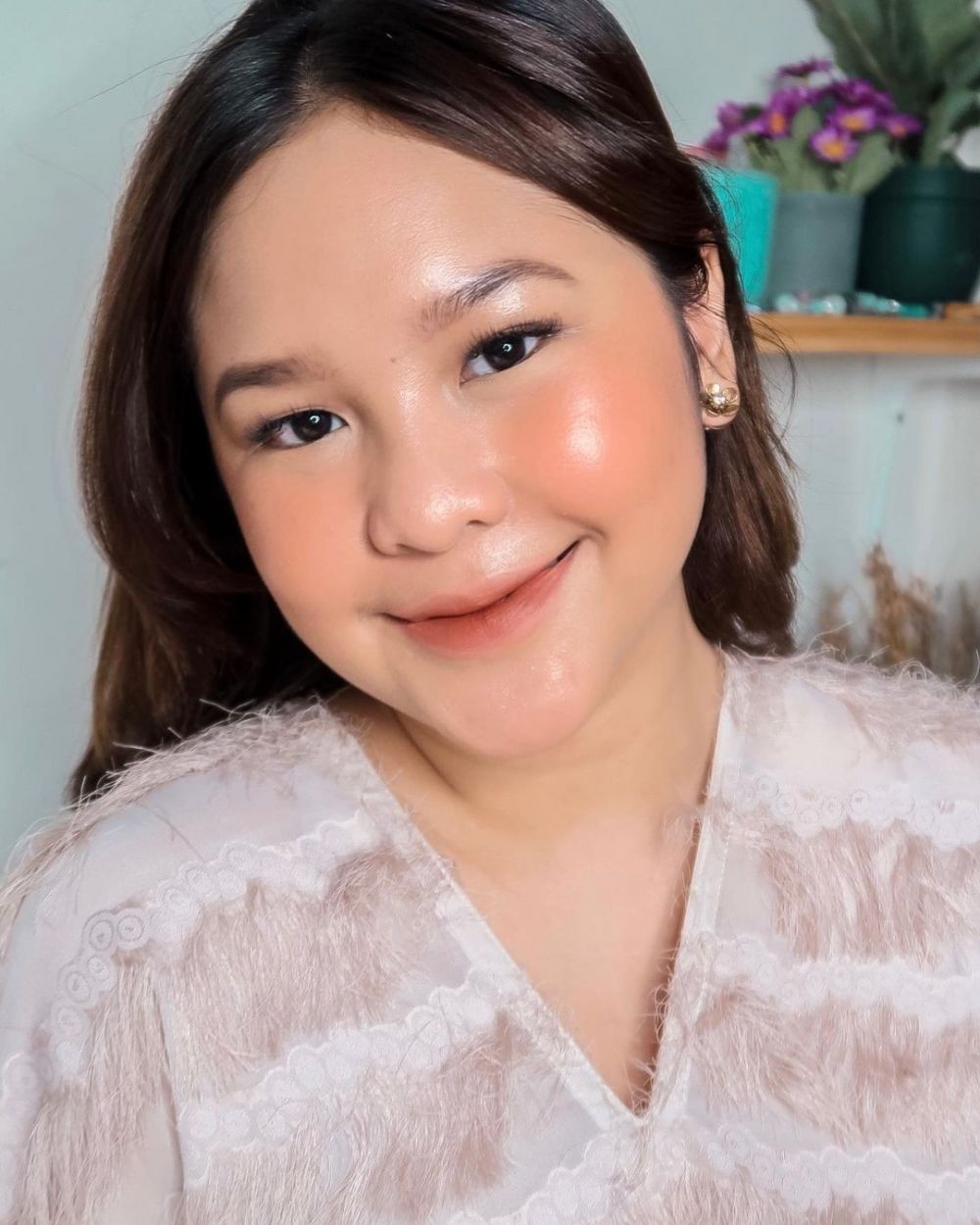 Flawless buat Silaturahmi Virtual! 10 Inspirasi Makeup buat Lebaran
