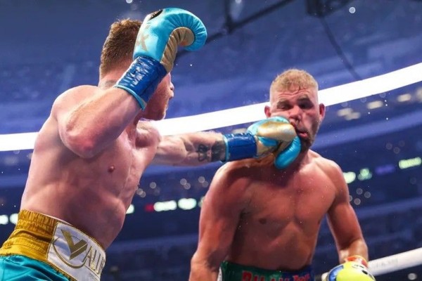 Tinju Maut Canelo Alvarez Bikin Lawan KO Sampai Masuk Rumah Sakit