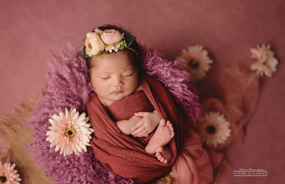 Gemasin Banget! 10 Potret Baby Newborn ala Fotografer Fatima Elkareem