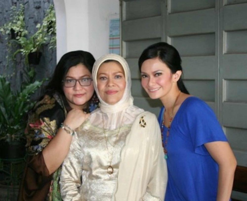 10 Artis Indonesia Unggah Foto Bareng Mama Di Hari Ibu