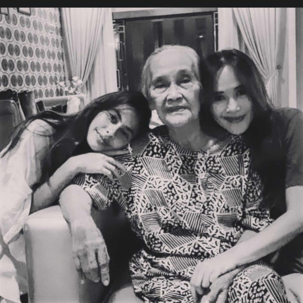 10 Potret Artis Indonesia dan Mama yang Kecenya Warisan