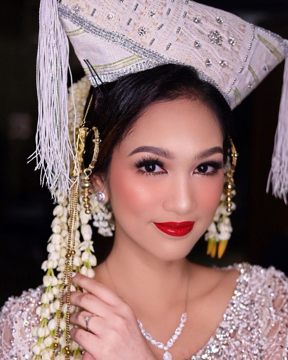 10 Inspirasi Makeup Pengantin Adat Batak, Bold dan Mewah