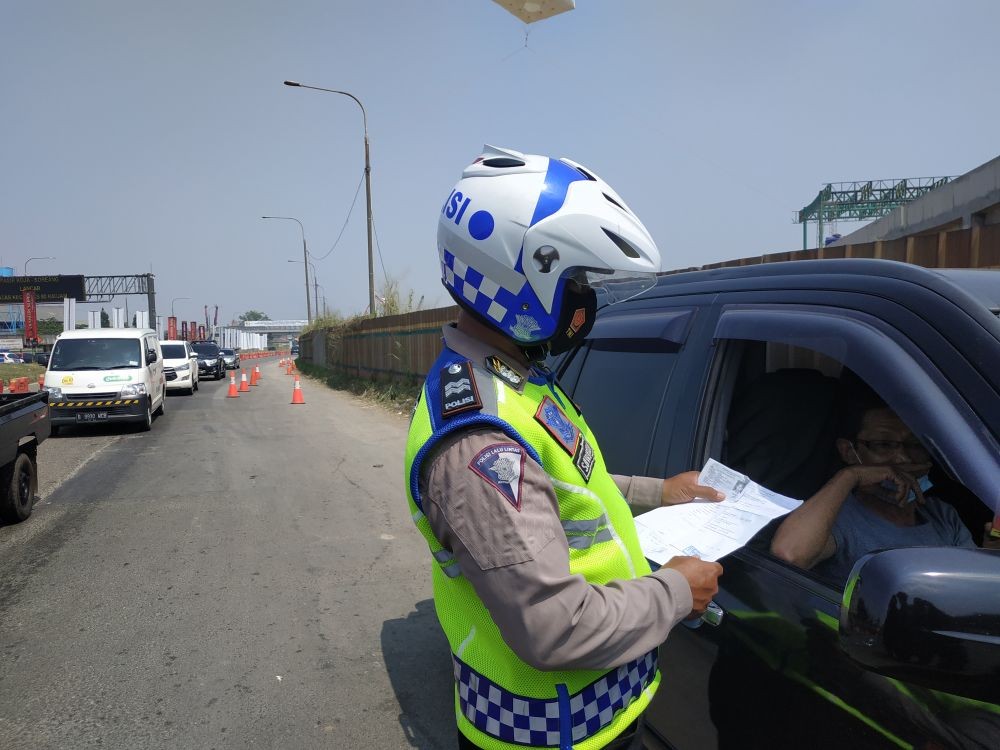 Polrestabes Bandung Antisipasi Mudik Lokal dengan Buka Tutup Jalan