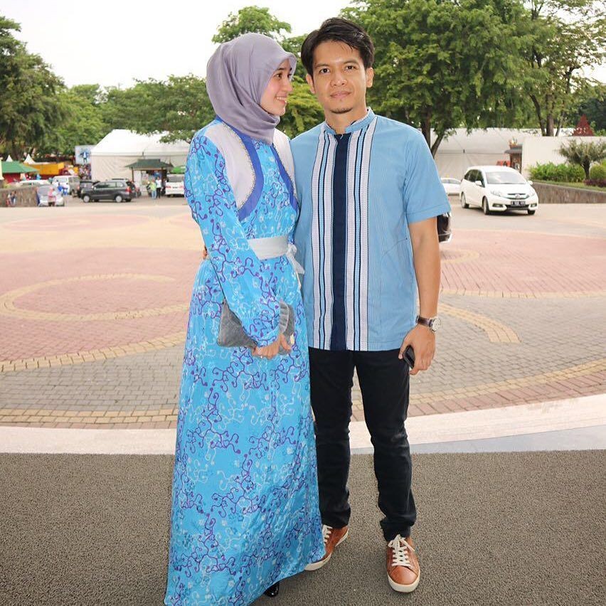 Modis dan Syar'i, 10 Style Kondangan ala Dhini Aminarti