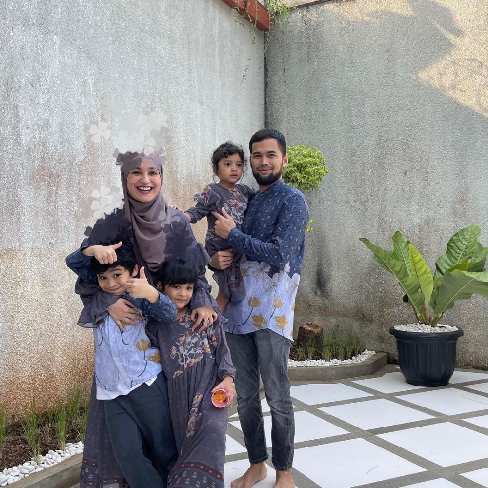 10 Momen Keluarga Sungkar Rayakan Lebaran Bersama, Kompak Deh