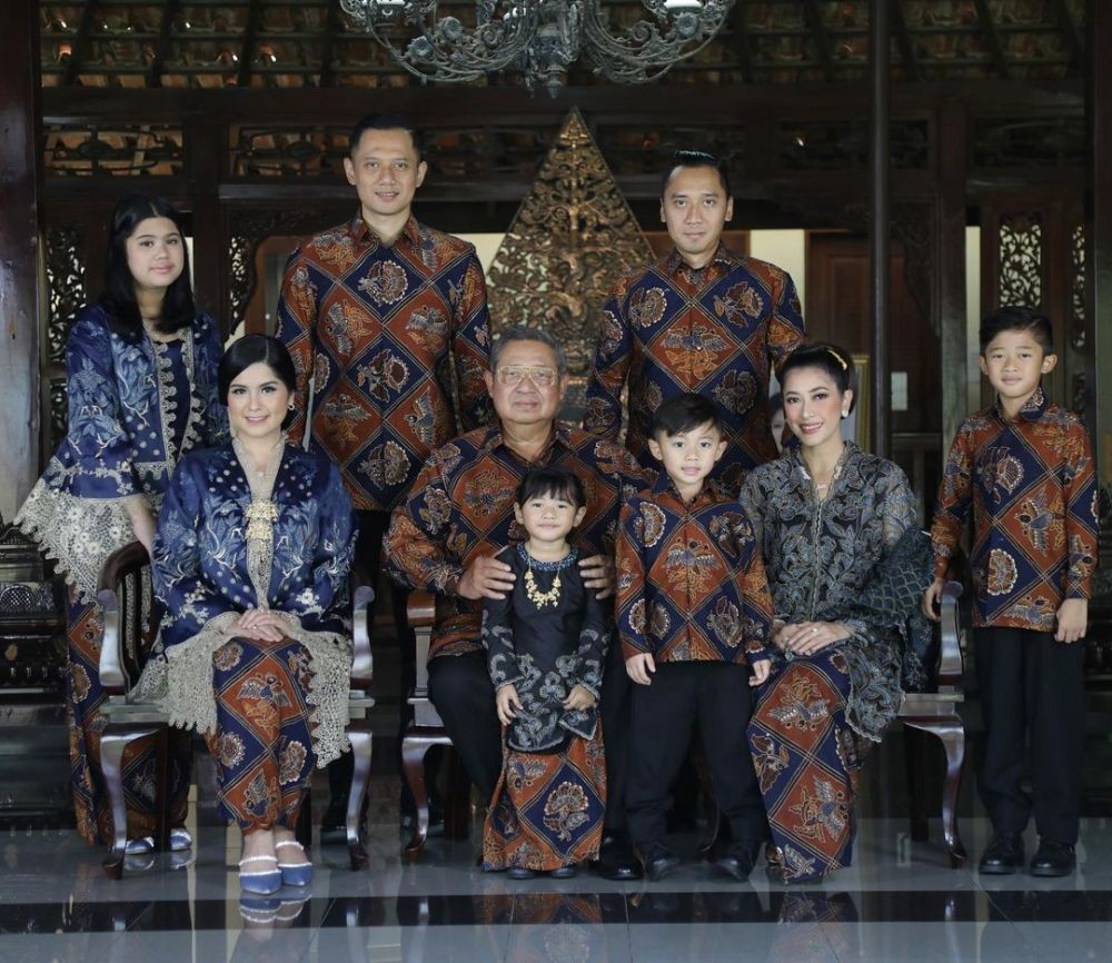 11 Busana Lebaran Keluarga Presiden RI, Kompak Nih