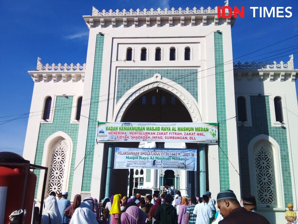 Warga Luar Medan juga Ramaikan Salat Idul Fitri di Masjid Raya