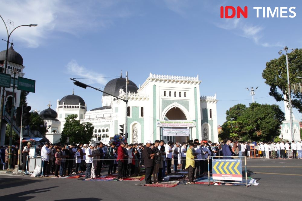 Salat Idul Fitri Masjid Raya Medan, Jemaah Membludak hingga ke Luar
