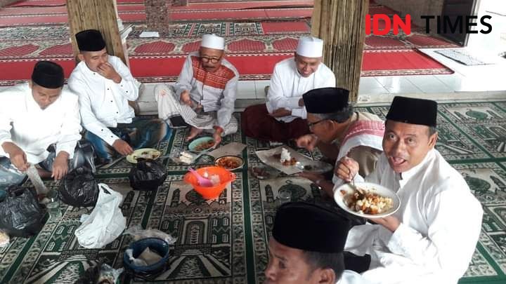 Potret Salat Idul Fitri di Pandeglang, Tak Ada Jarak, Tak Ada Masker