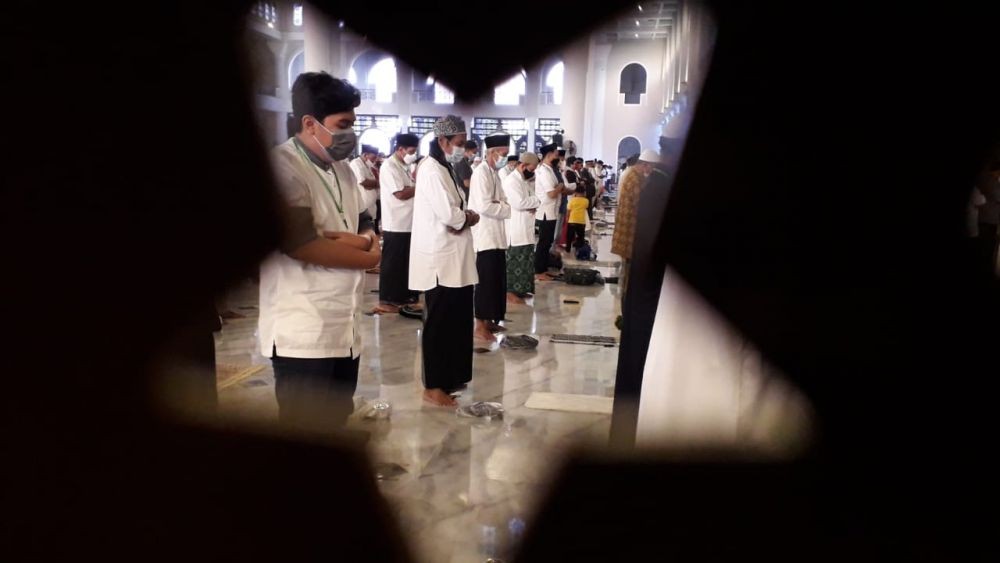 Salat Id di Masjid Al-Akbar Surabaya, Khofifah: Sudah Sesuai Protokol