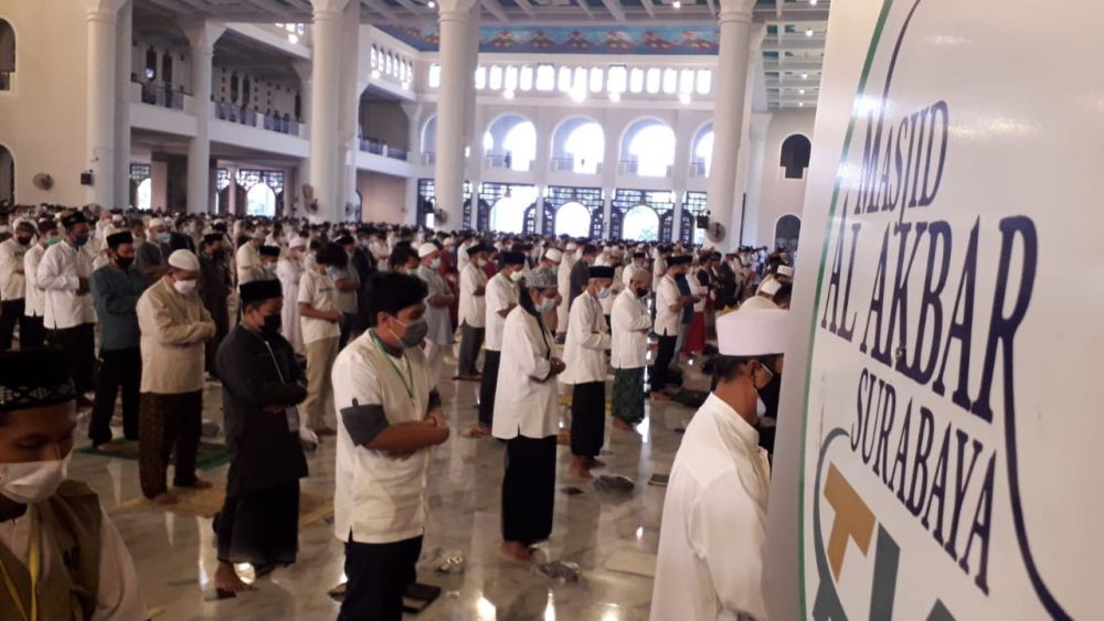 Salat Id di Masjid Al-Akbar Surabaya, Khofifah: Sudah Sesuai Protokol