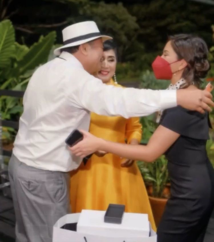 10 Potret Kedekatan Jessica Mila dengan Keluarga Pacar, Akrab Banget