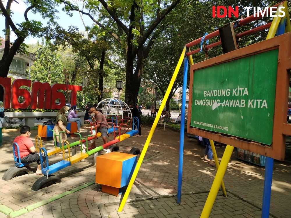 H+1 Lebaran 2021, Intip Potret Warga Kota Bandung Penuhi  Taman