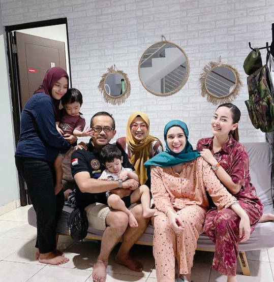 Momen Lebaran Arya Saloka Dan Putri Anne