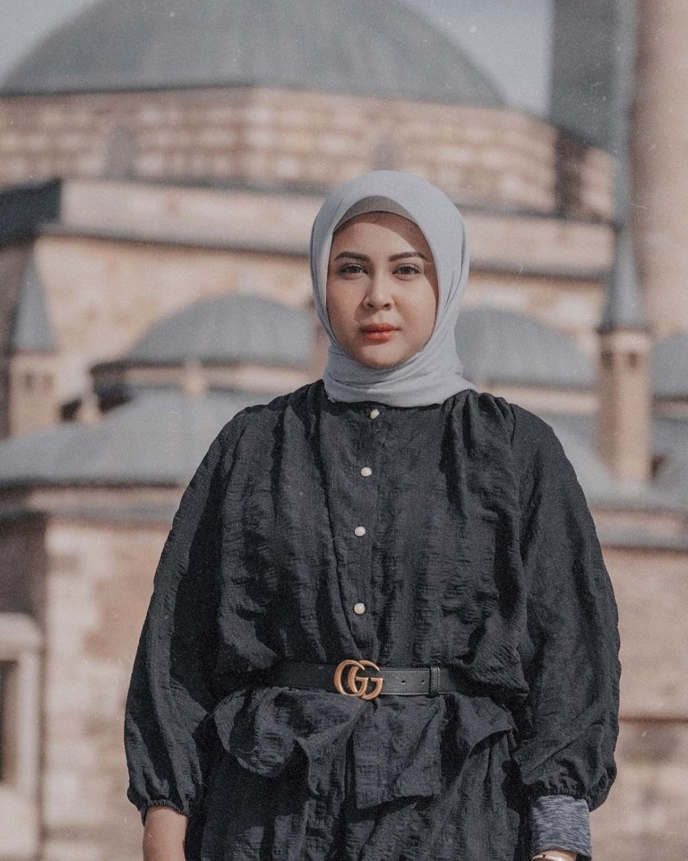 Sama-sama Hamil Muda, 10 Adu Pesona Aurel Hermansyah Vs Kesha Ratuliu!