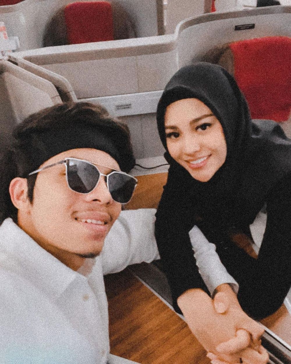 Sama-sama Hamil Muda, 10 Adu Pesona Aurel Hermansyah Vs Kesha Ratuliu!