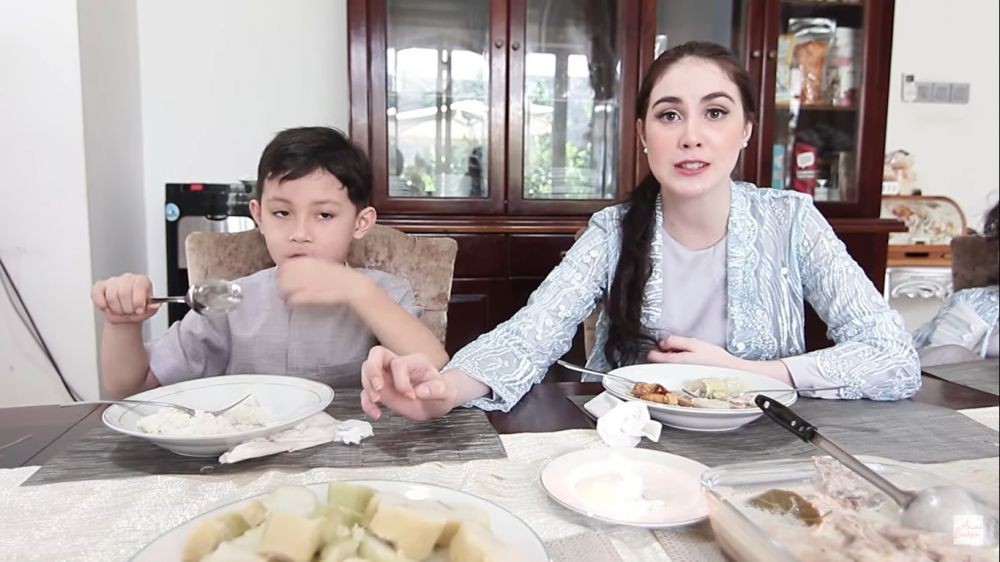 Minimalis, 10 Potret Syahdunya Open House Arumi Bachsin