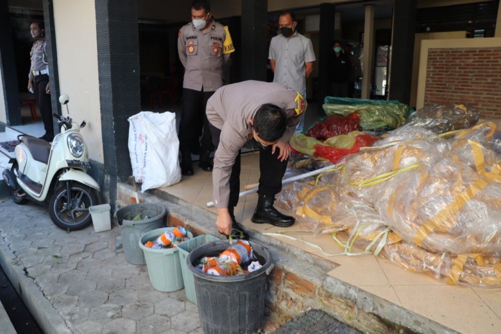 Ganggu Pesawat, Polisi Gencar Razia Balon Udara di Ponorogo