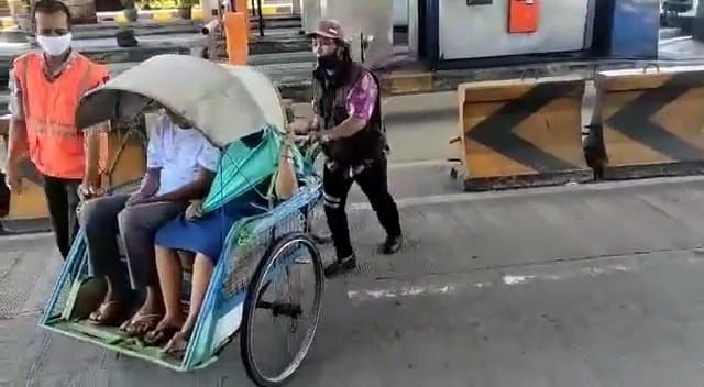 Ada-ada Saja! Viral Becak Masuk Jalan Tol Surabaya-Gresik