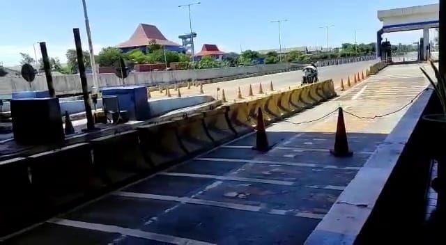 Ada-ada Saja! Viral Becak Masuk Jalan Tol Surabaya-Gresik