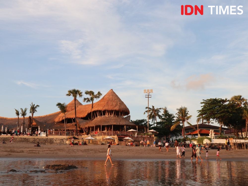 Ramai saat Libur Hari Raya Idul Fitri, 10 Potret Pantai Berawa Bali