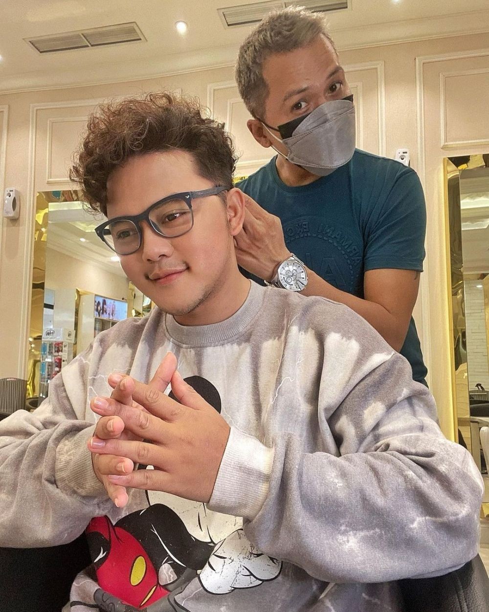Kok Bisa Sih? 10 Artis Potong Rambut di Salon Sama