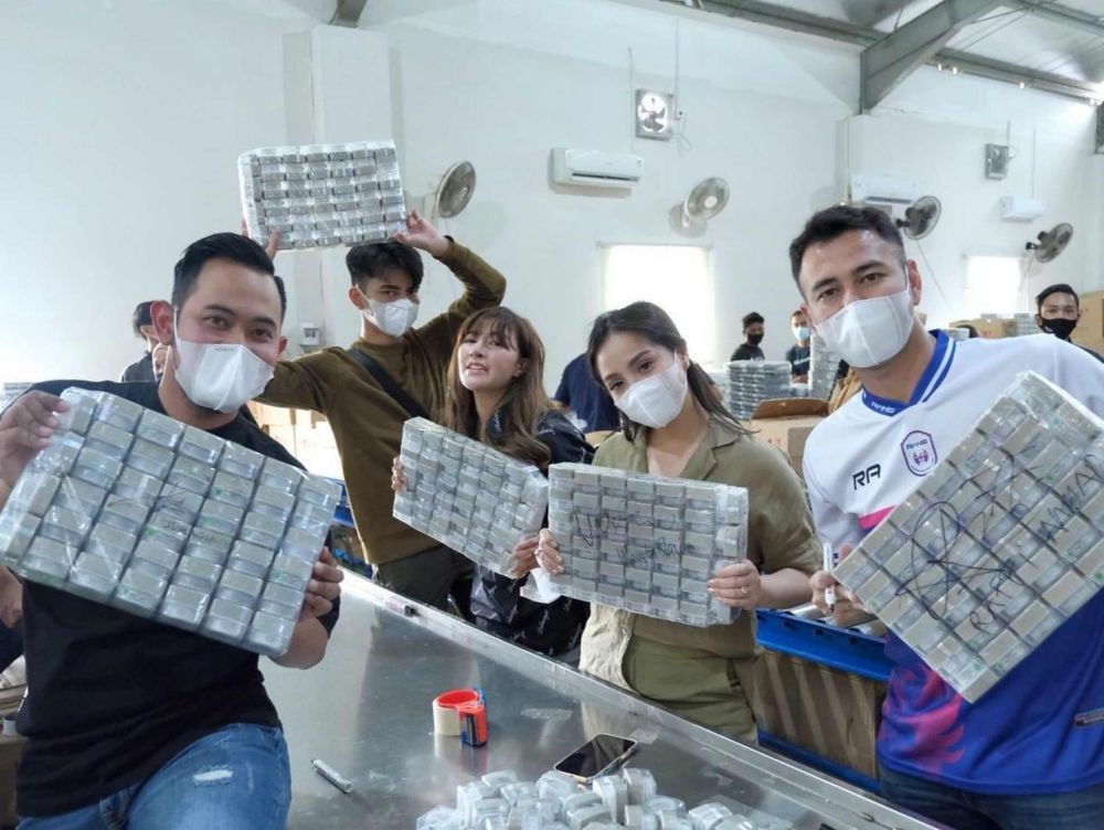 10 Potret Raffi Ahmad dan Nagita Slavina ke Pabrik MS GLOW Malang