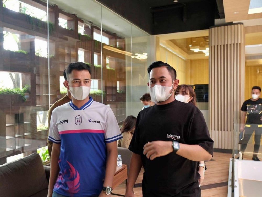 Raffi Ahmad dan Nagita Slavina di Pabrik MS GLOW